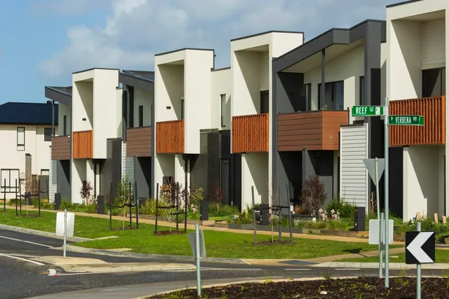 Moderne townhouses met strakke lijnen